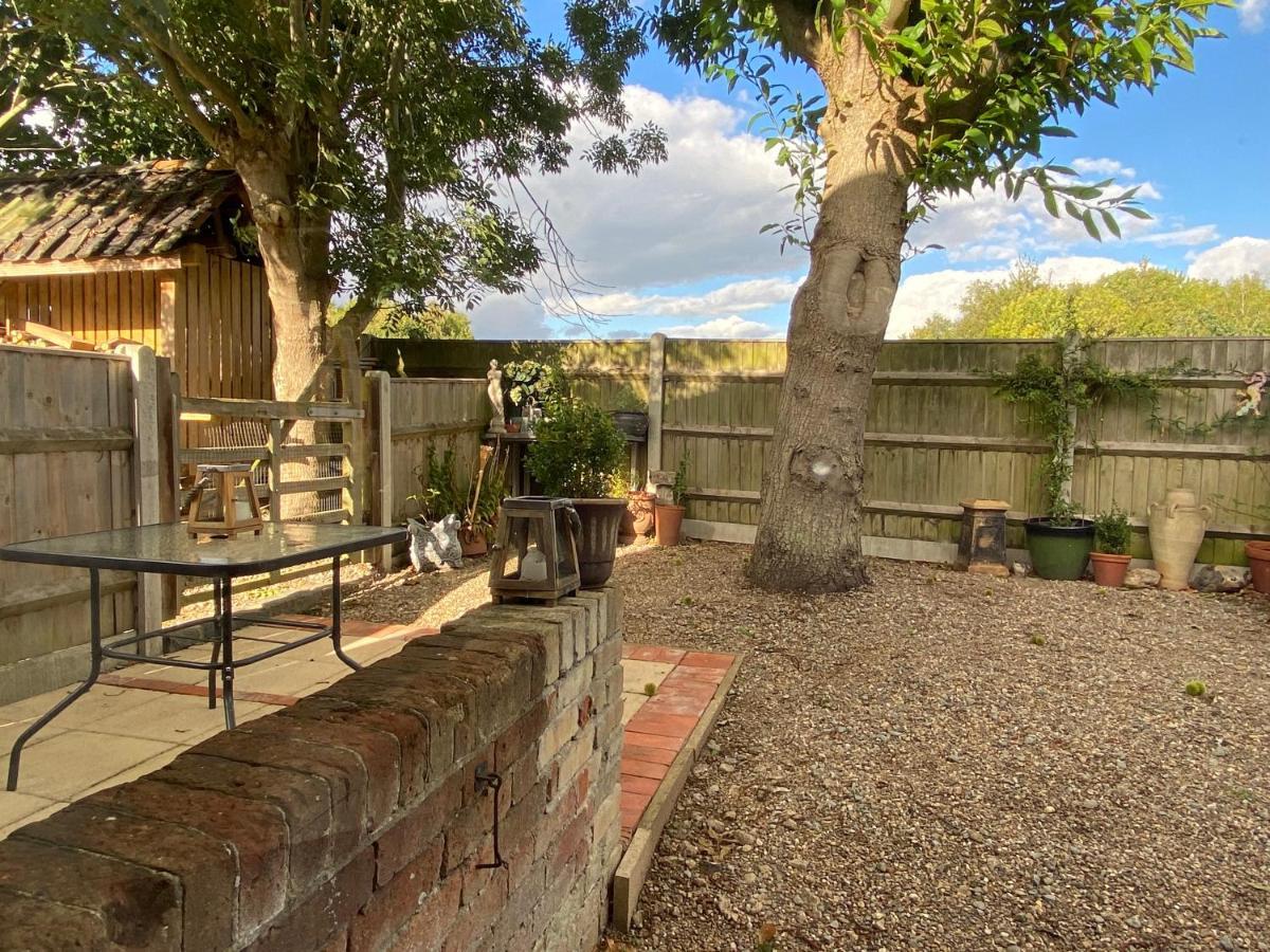 Betsey Trotwood. Historic Stylish 2-Bed Cottage. Blundeston Exterior foto